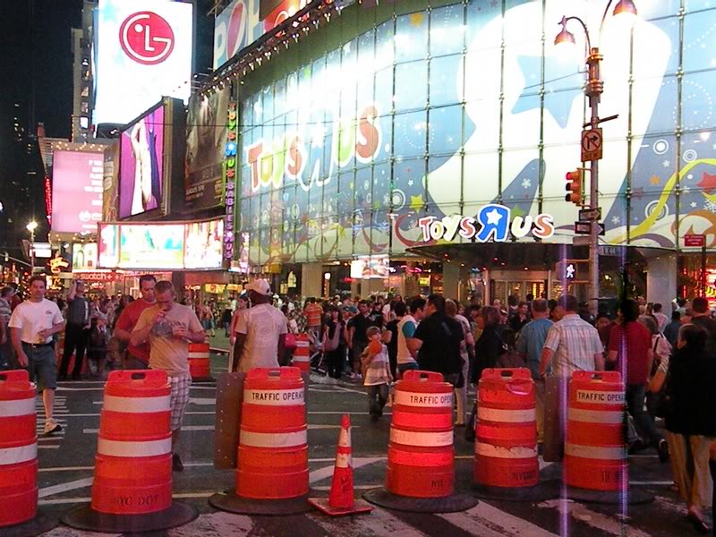 DSCN9787-starte d walking North to 44st and Broadway