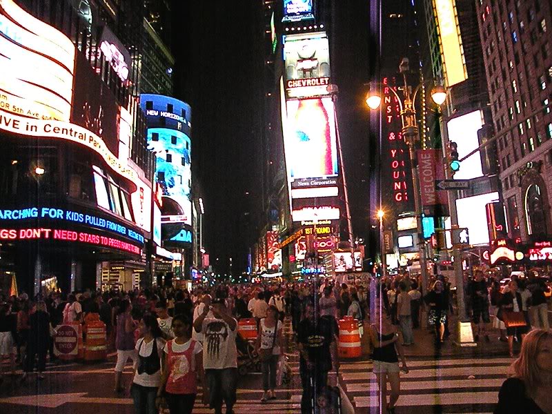 DSCN9796 adj-Looking South at 44 St and Broadway