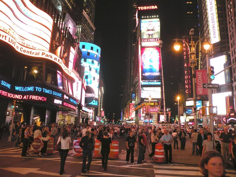 DSCN9801 adj -also South at 44 st and Broadway