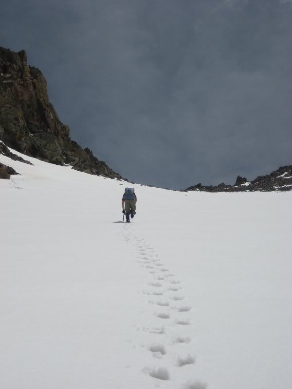 Adam climbing to Kneeknocker Pass