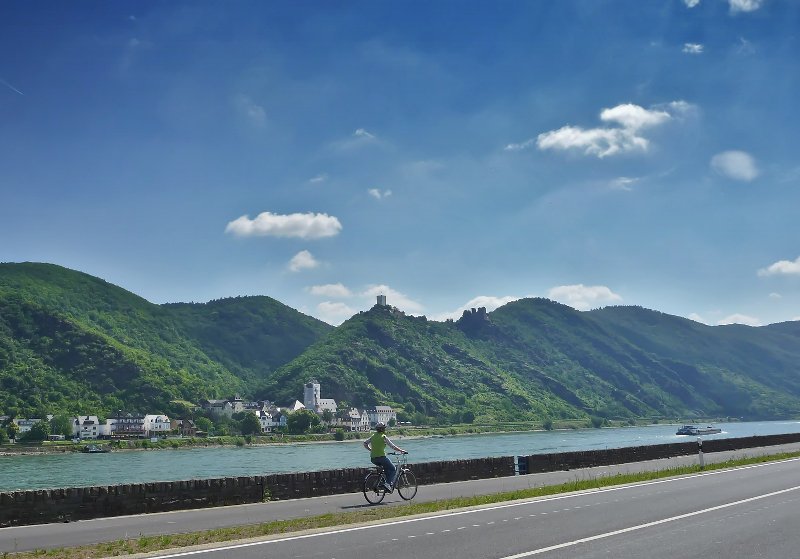 On the Tein river banks