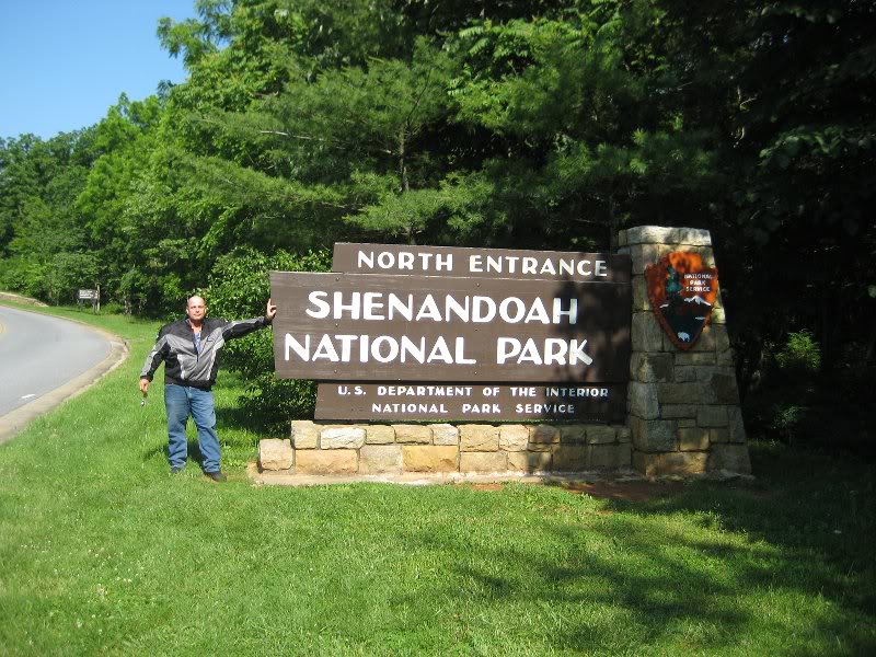 Day 1f to Fontana- Bob@Skyline drive entrance