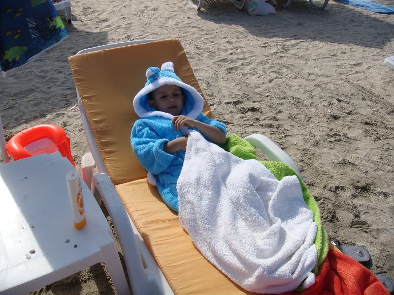 Vladut inca mai rezista pe seslong ...