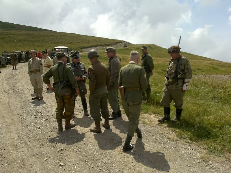 Notare l'accuratezza delle divise