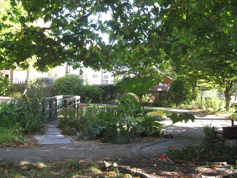 Sensory Garden, Trowbridge Park 29.9.09 - Filling the P...