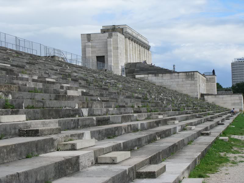 2 Zepplin stands now