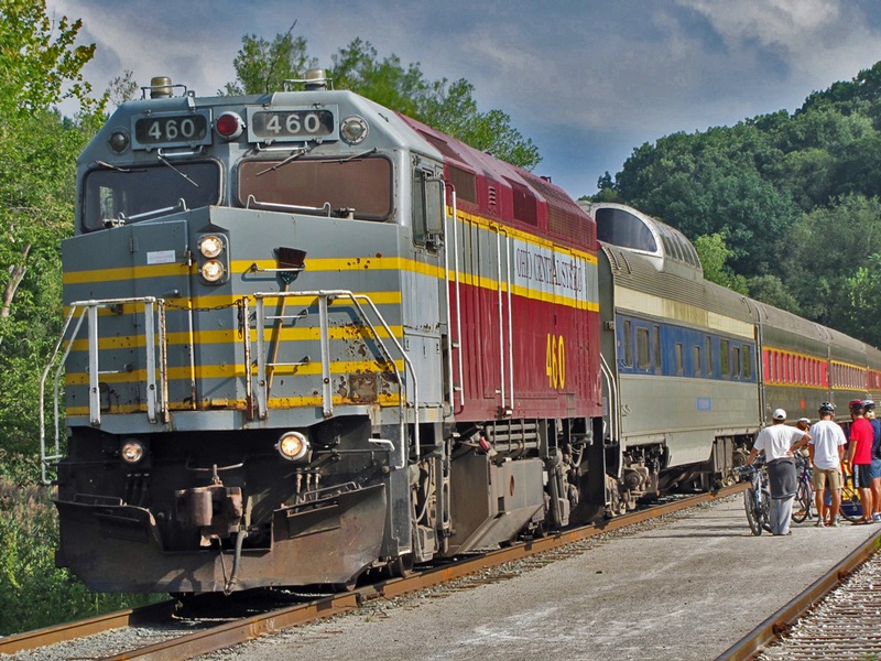 train approaching Peninsula