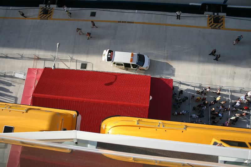 OOTS 304 - La b��tisse pour le contr��le de s��curit��...