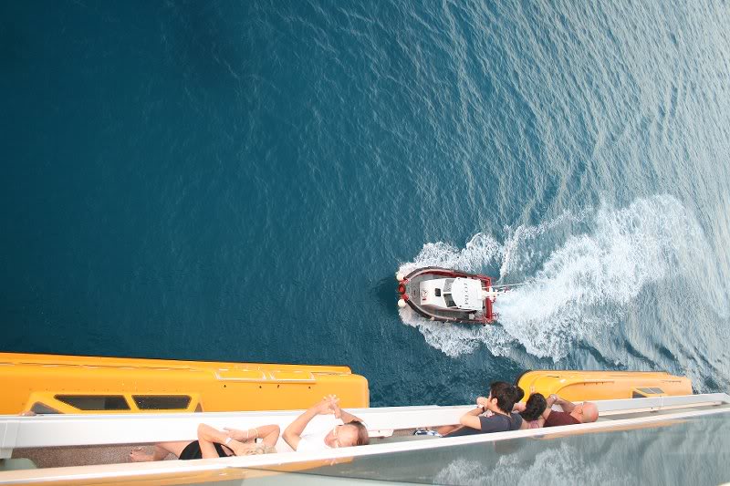 OOTS 311 - Le pilote se pr��pare �� embarquer dans son ...