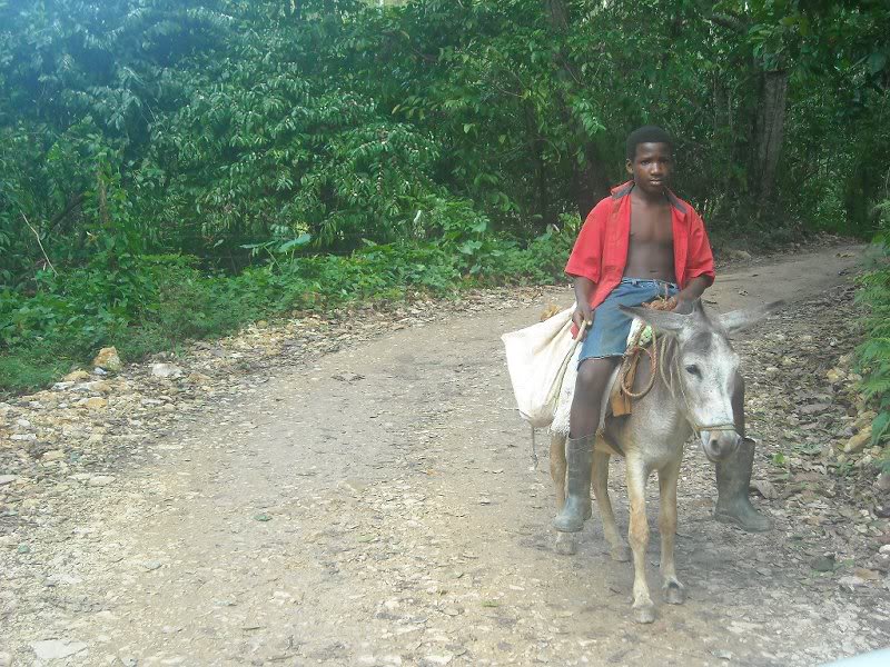 Otro ni��o mas, haciendo los trabajos de los hombres mi...