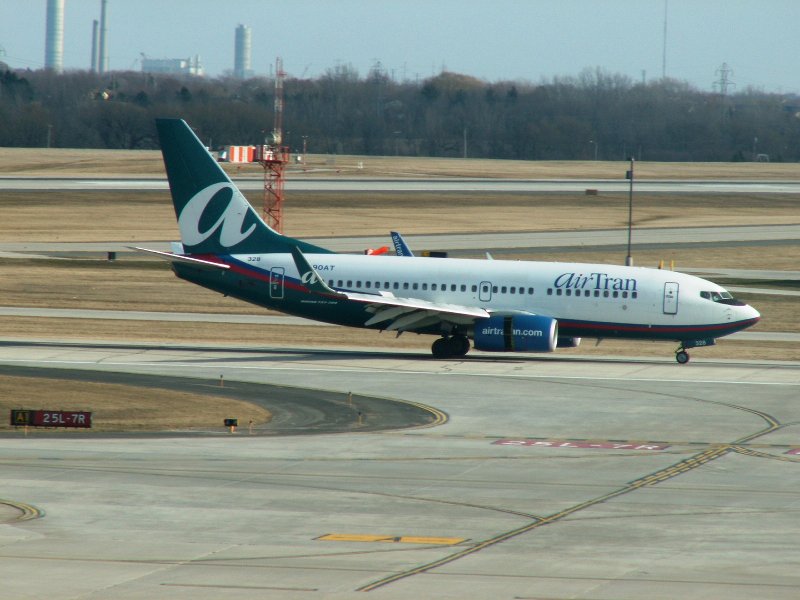 AirTran 737 on the taxiway