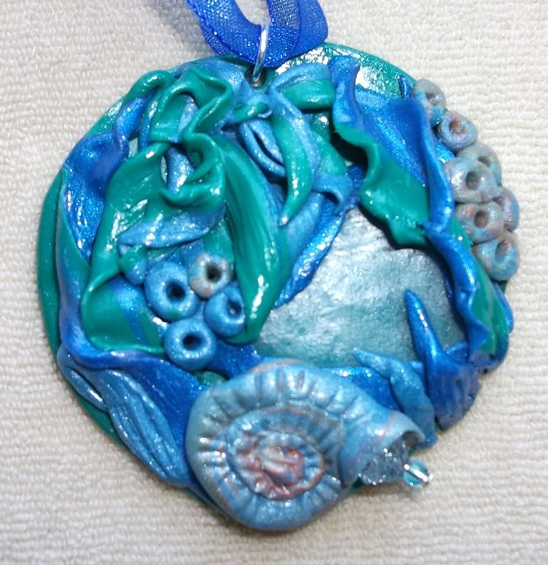 aquamarine - pandantiv (diametru aprox. 4.5 cm), sculp...