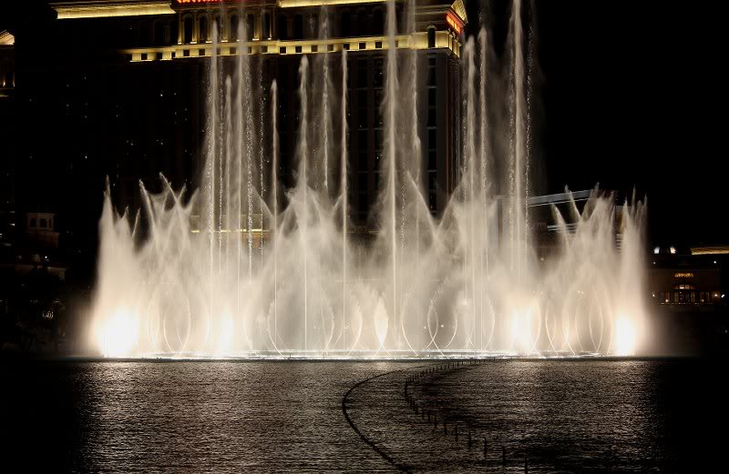 Bellagio fountain 3