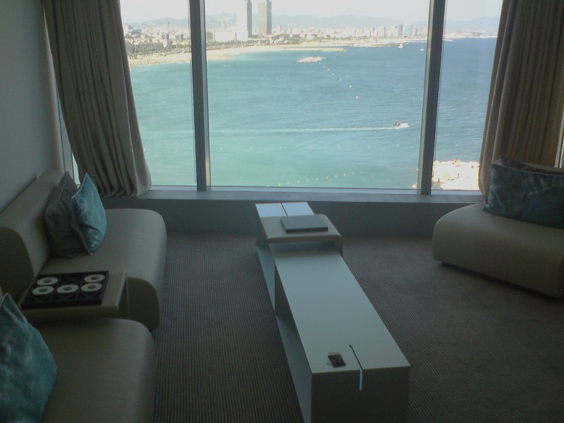 Cool Corner suite 8th floor, livingroom & view