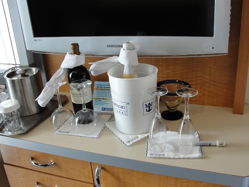 87 D1 cabin - counter-vanity top - our goodies - plasma...