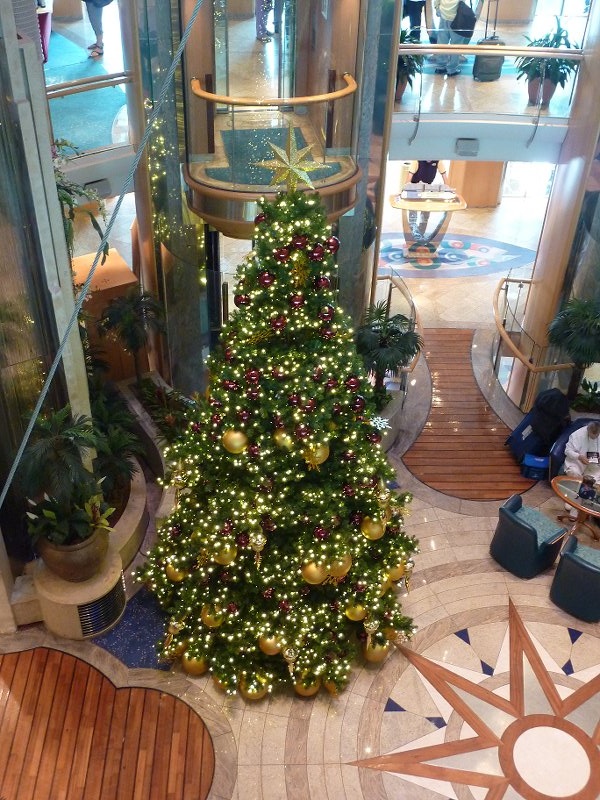 Radiance of the Seas - Centrum Christmas Tree