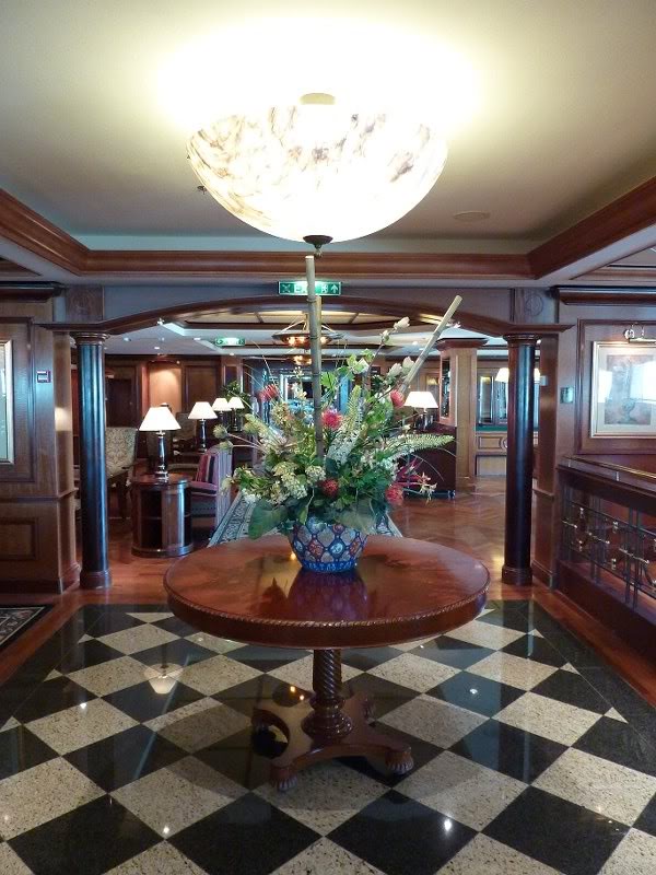 Radiance of the Seas - Entrance to Colony Club Lounge