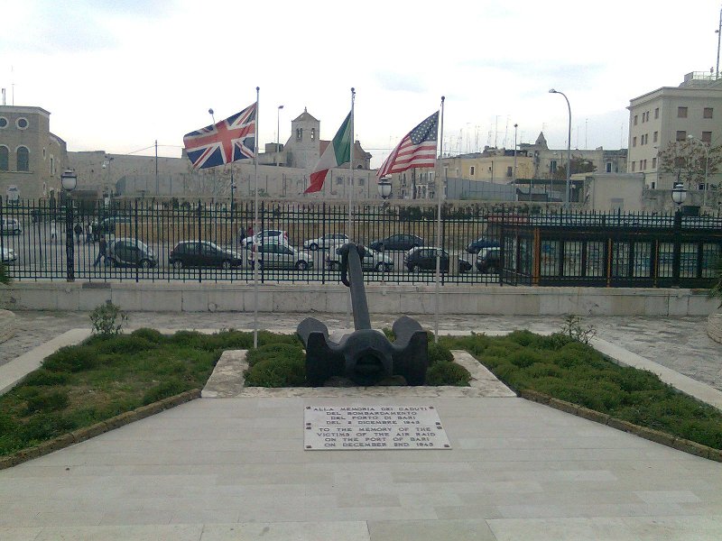 Alla memoria dei caduti del bombardamento del Porto di ...