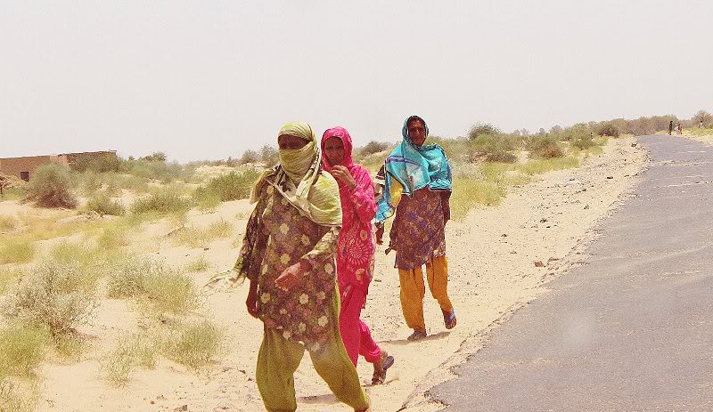 Women in Cholistan desert.