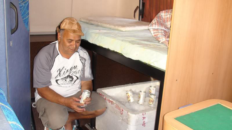 Berne arrumando a cerveja