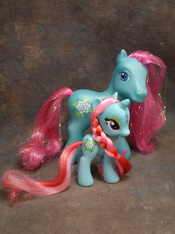 G4 Gardenia Glow with her G3 "big" sister