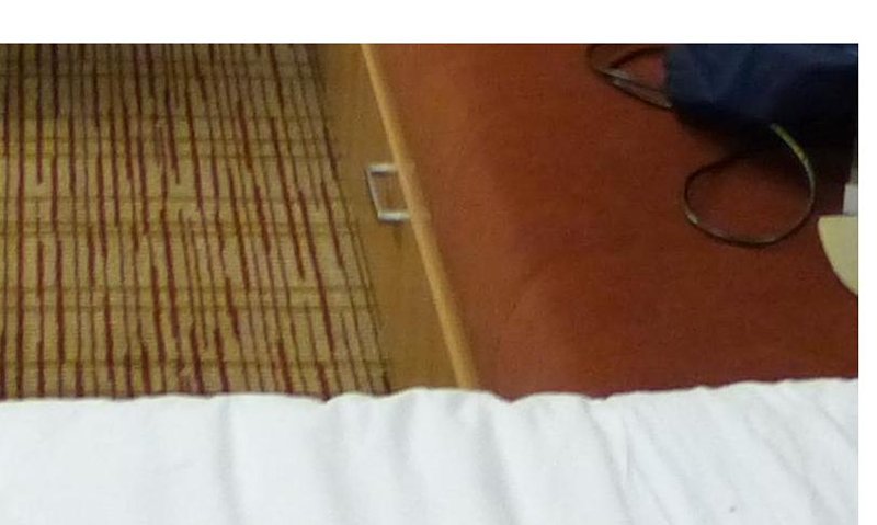 Closeup Silhouette Cabin 6225 with draw handle