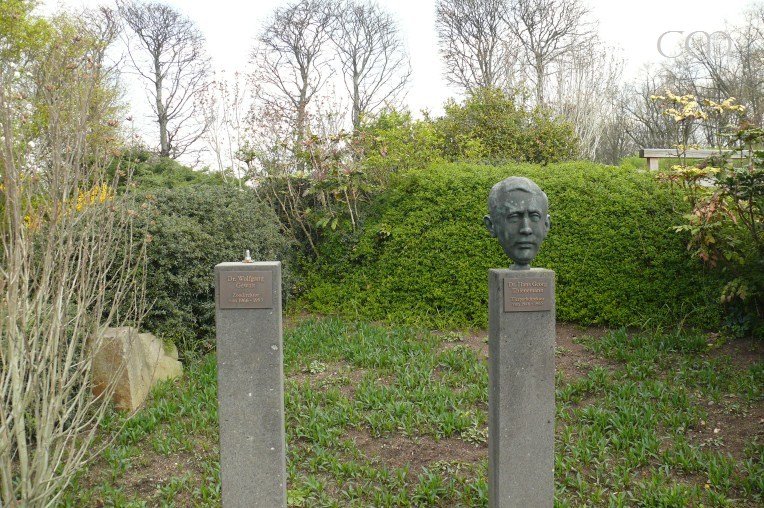 Some burglars stole the bust of the former Zoo director...