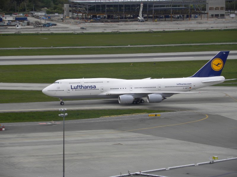 YVR DLHB747-8 D-ABYA from PAE as DLH9876 (3)