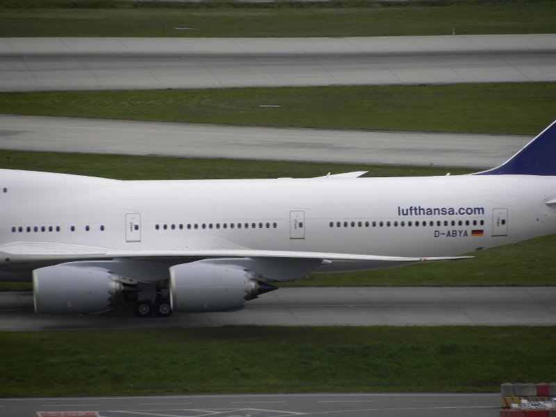 YVR DLHB747-8 D-ABYA from PAE as DLH9876 (5)