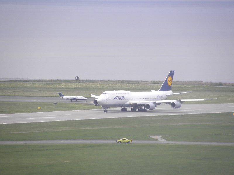 YVR DLHB747-8 D-ABYA to BFI as DLH9877 (4)