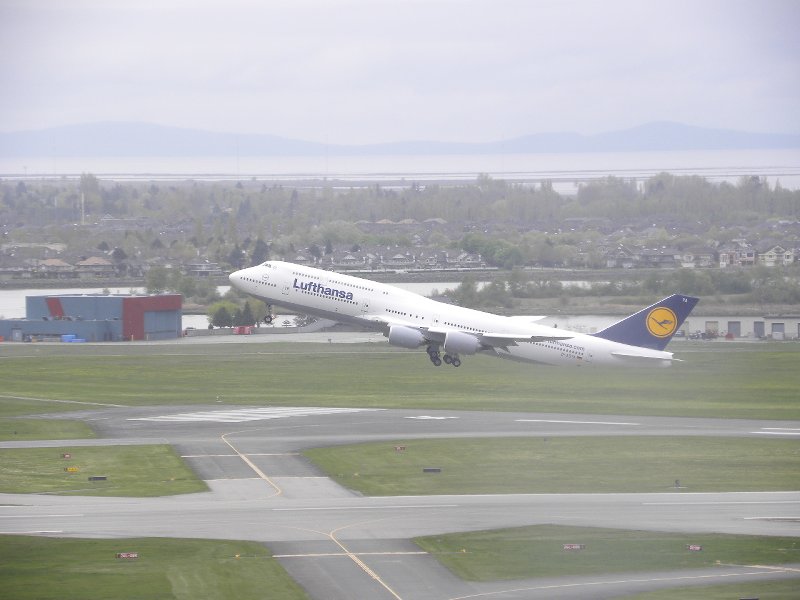 YVR DLHB747-8 D-ABYA to BFI as DLH9877 (7)