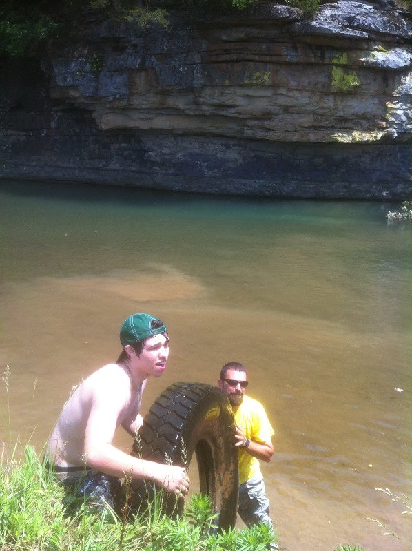 Huffhines Removes Tire from Riverside Park
