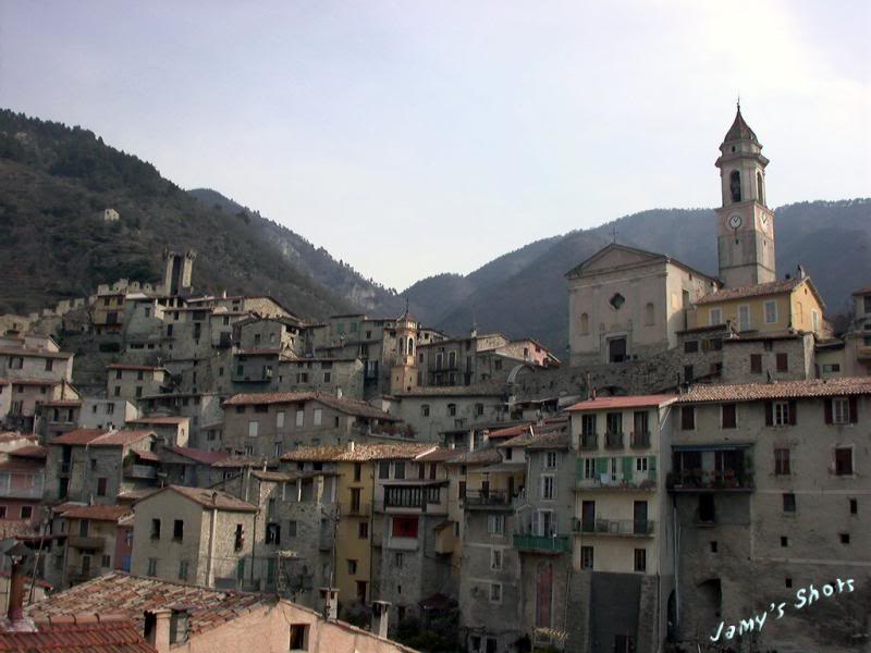 Luceram Village nid d'aigle de l'arri�re pays nicois