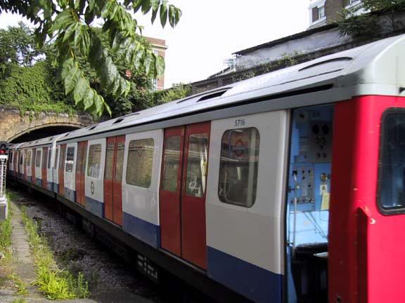 Circle Line Train: S. Kensington