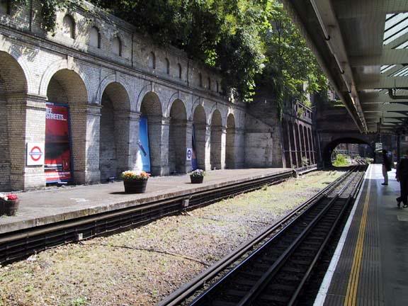 South Kensington Station: District & Circle Lines