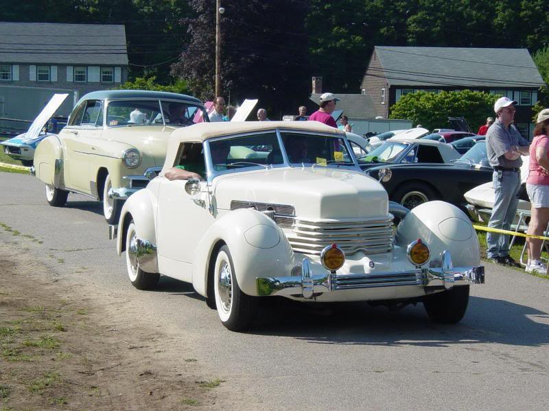 1936/37? Cord 812 Cabriolet - Copyright 2003 - Rob Engl...