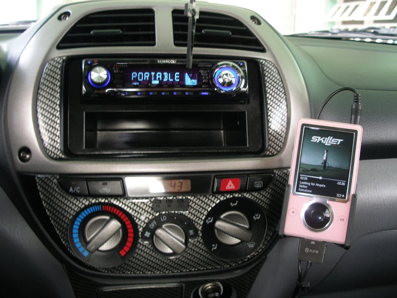 Pink Microsoft Zune and KENWOOD KDC-X591 EXCELON