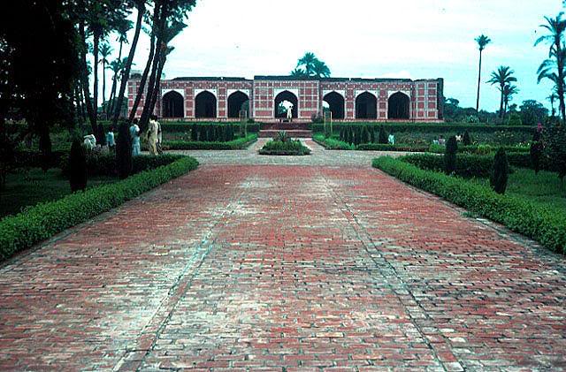 Queen Noor Jahan's tomb, Lahore