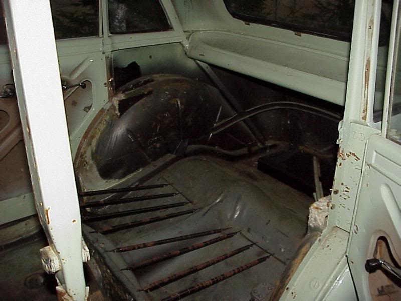 10/03 Purettu sisusta, pellit ihan OK.